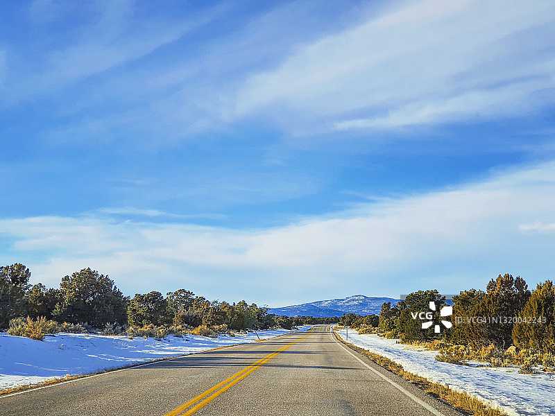 美国犹他州冬季公路景观图片素材