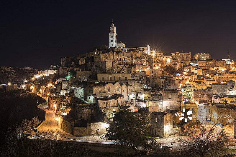 意大利马泰拉古镇夜景图片素材