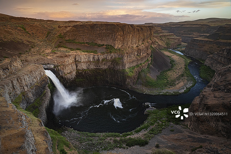 帕卢斯瀑布日落景色图片素材