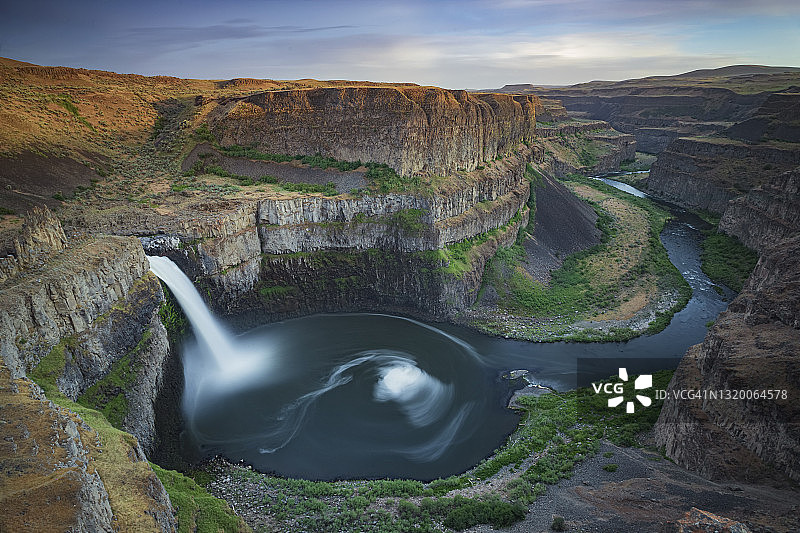 帕卢斯瀑布日落景色图片素材