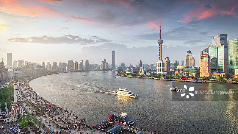 上海 Bund 外滩东方明珠塔城市夜景全景图片素材