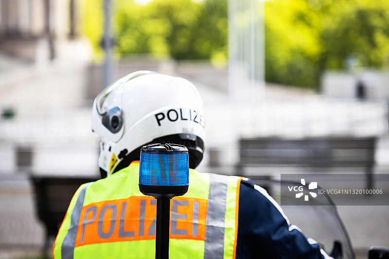 骑摩托车的德国警察图片素材