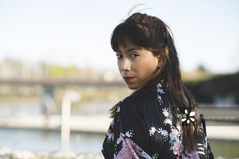 身穿和服的亚洲漂亮女孩图片素材