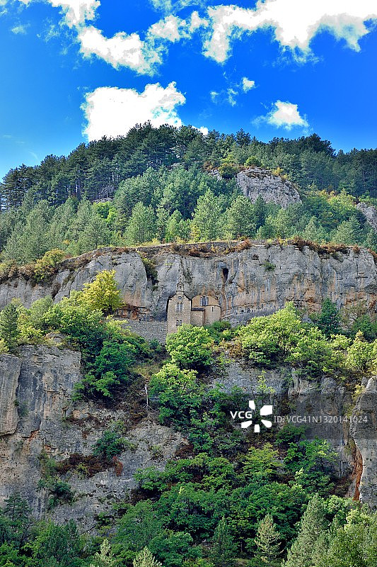 圣埃尼米，塔恩河峡谷中心的古老村庄图片素材