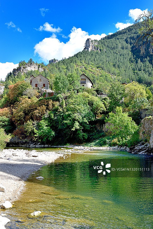 圣埃尼米，塔恩河峡谷中心的古老村庄图片素材