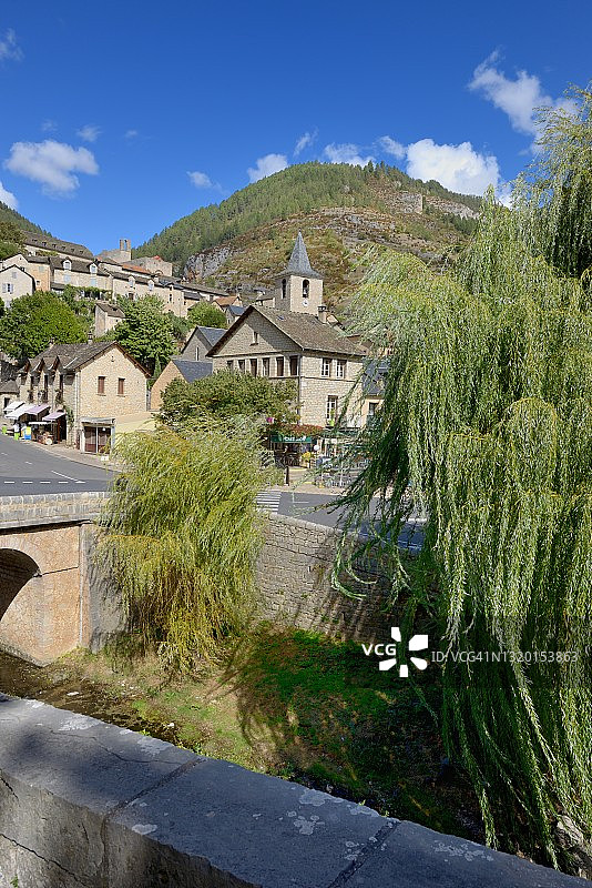 圣埃尼米，塔恩河峡谷中心的古老村庄图片素材