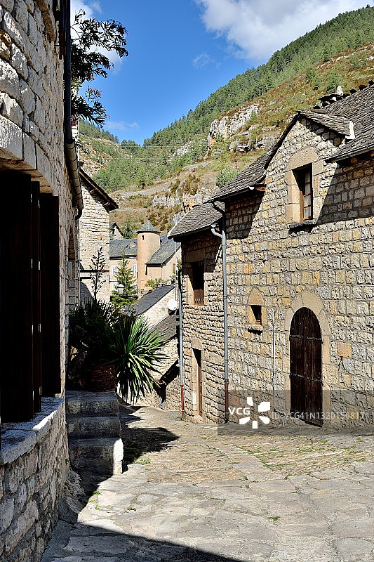 圣埃尼米，塔恩河峡谷中心的古老村庄图片素材