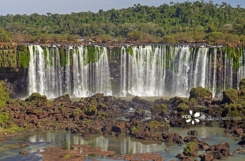 雨林中的梯田瀑布图片素材