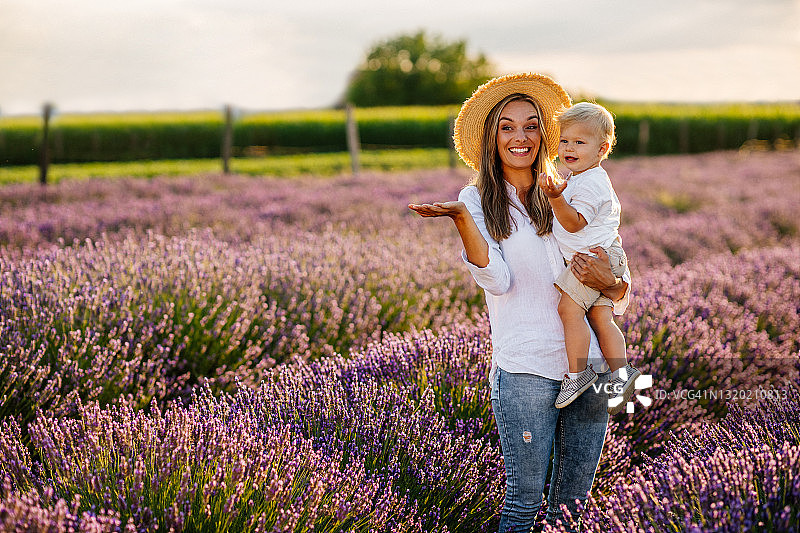 他非常可爱图片素材
