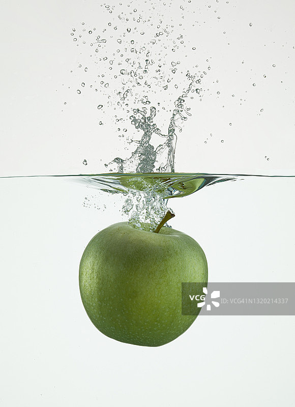 水下青苹果图片素材