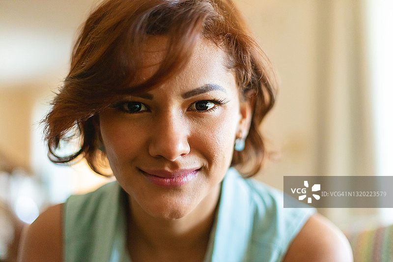 西班牙裔拉丁血统的Z世代女性摄影系列图片素材