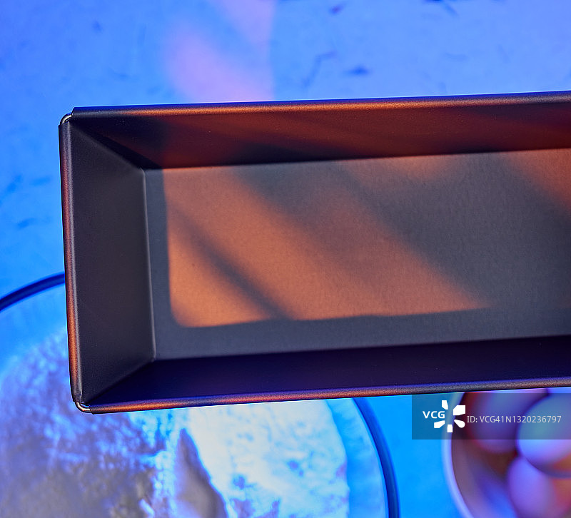 烤盘、鸡蛋和面粉图片素材