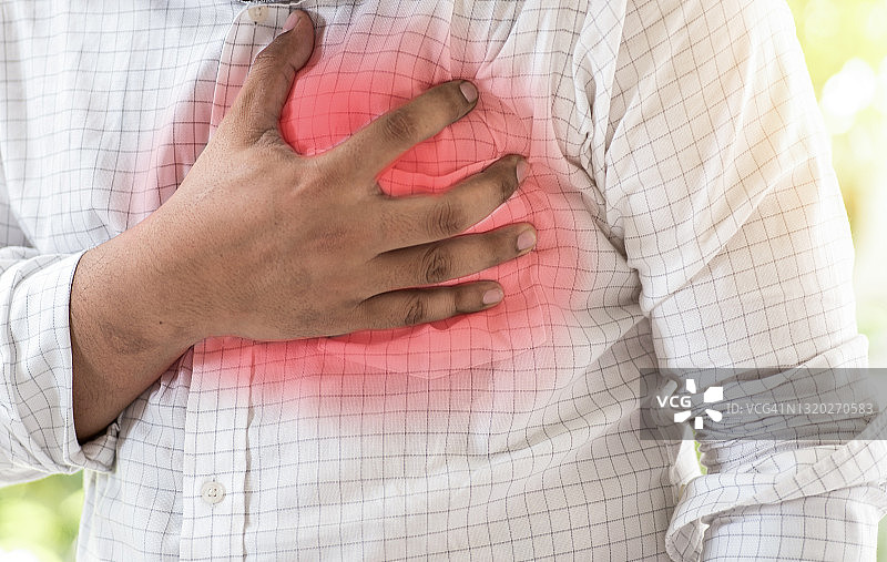 心脏病发作的男子特写图片素材