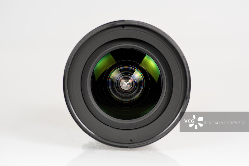 白色背景上的相机镜头照片图片素材