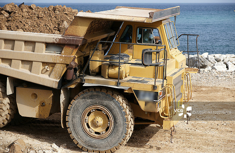 翻斗卡车 - 土方设备图片素材