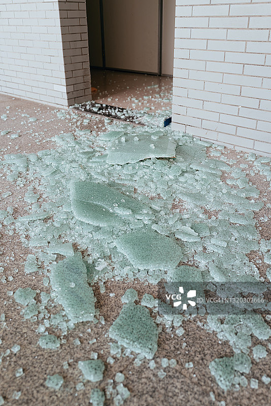 钢化玻璃裂纹图片素材