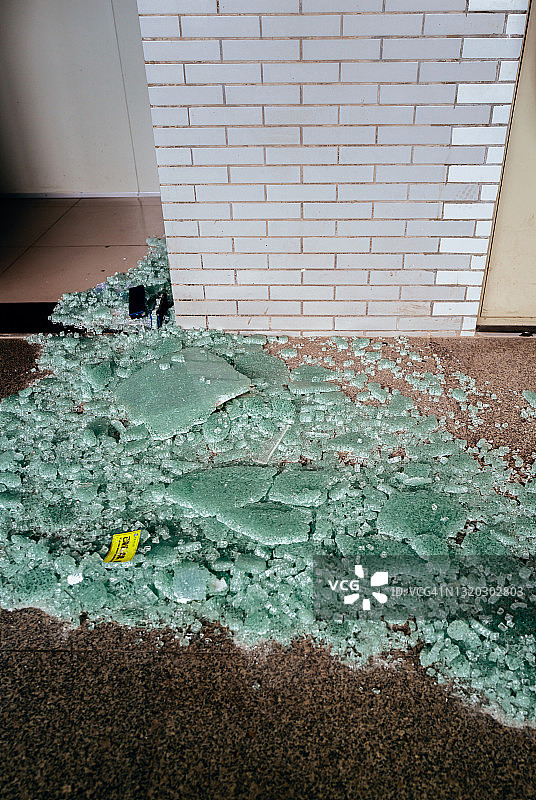 钢化玻璃裂纹图片素材