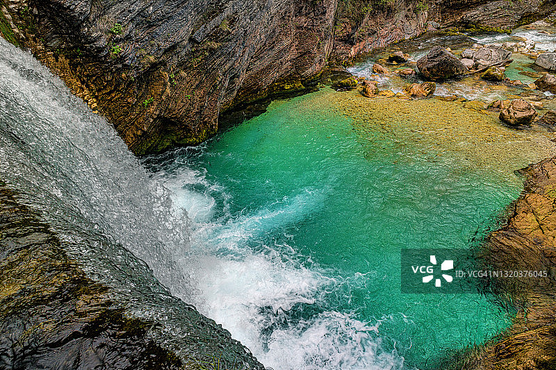 斯洛文尼亚托尔明卡河峡谷瀑布图片素材