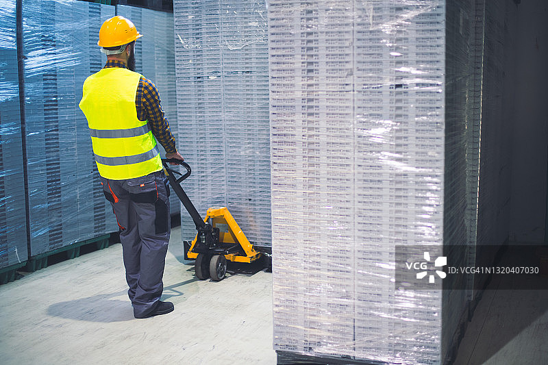 工作中的重物搬运图片素材