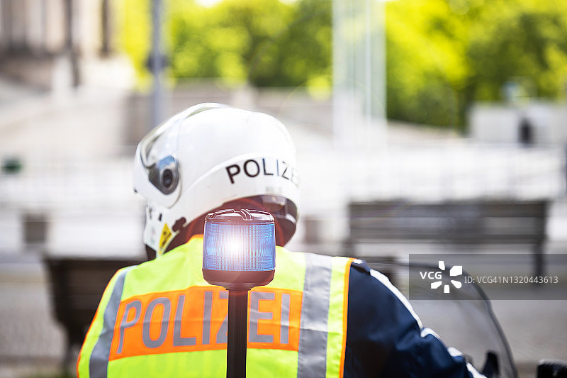 骑摩托车的德国警察图片素材