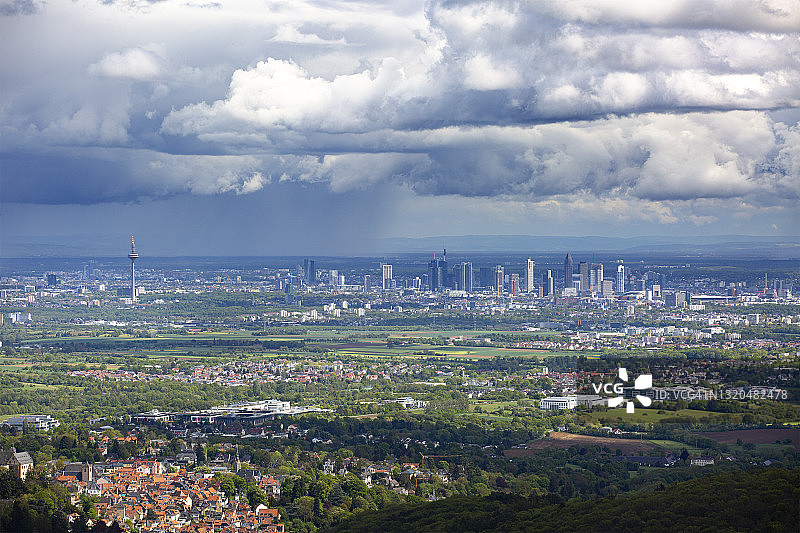 德国法兰克福上空的雷暴图片素材