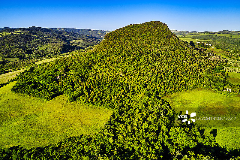 沃尔泰拉的瓦尔德拉山谷，托斯卡纳，意大利图片素材