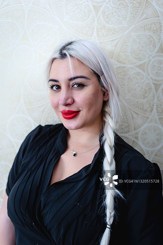 美容诊所内的美容师肖像图片素材