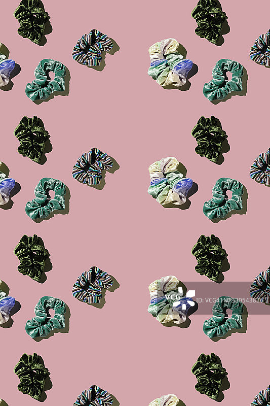 柔和背景下的发圈图案图片素材