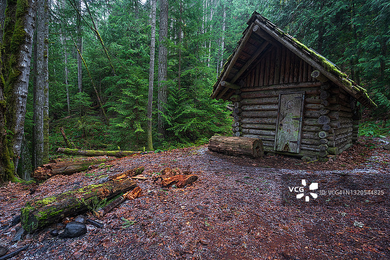 林间小屋图片素材