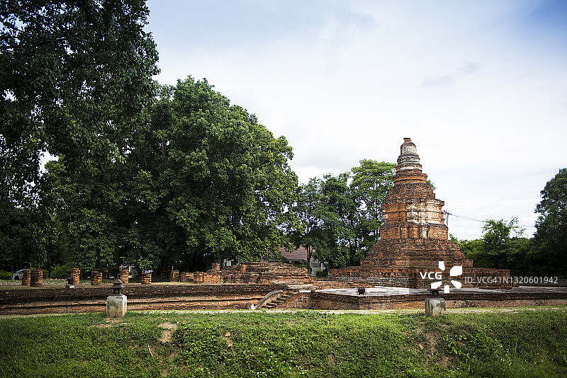 清迈 Wiang Kum Kam E-Khang寺遗址的砖塔图片素材