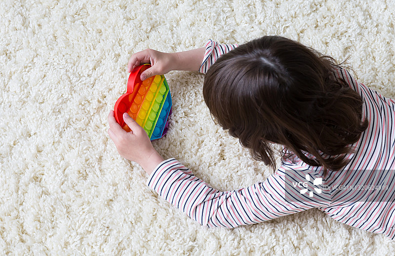 儿童玩耍抗压玩具图片素材