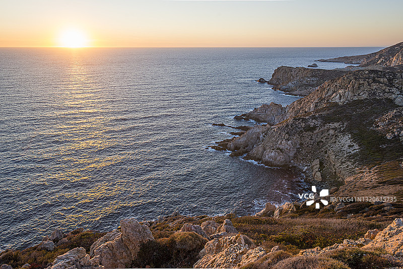 科西嘉岛西北海岸卡尔维的壮丽海岸线图片素材