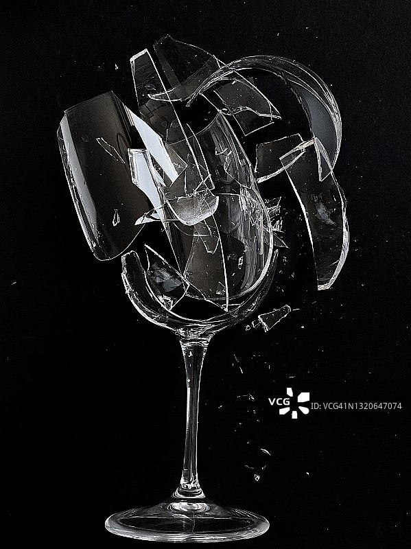 破碎的玻璃图片素材