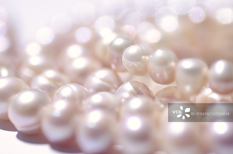 明亮发光的粉色珍珠微距照片，珍珠填充整个画面图片素材
