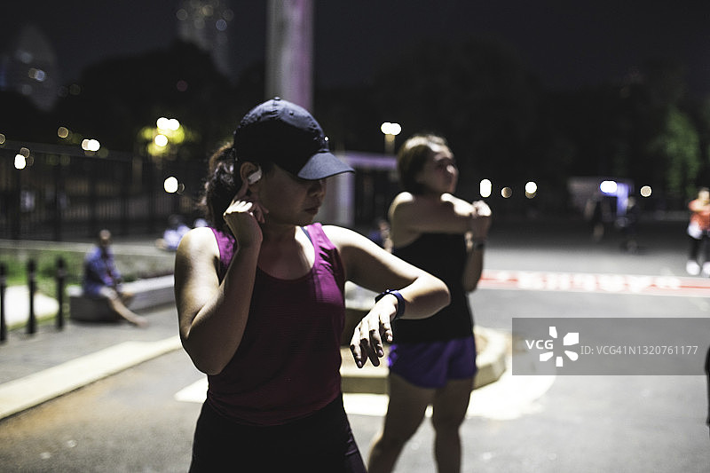 在雅加达格罗拉卡诺体育场夜跑图片素材