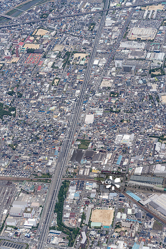 从飞机上俯瞰日本兵库县的都市高速公路图片素材