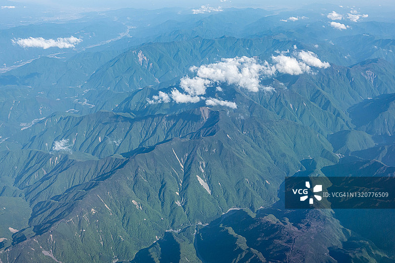 飞机航拍日本长野县赤石山脉图片素材