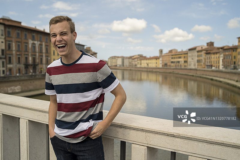 英俊的年轻人图片素材