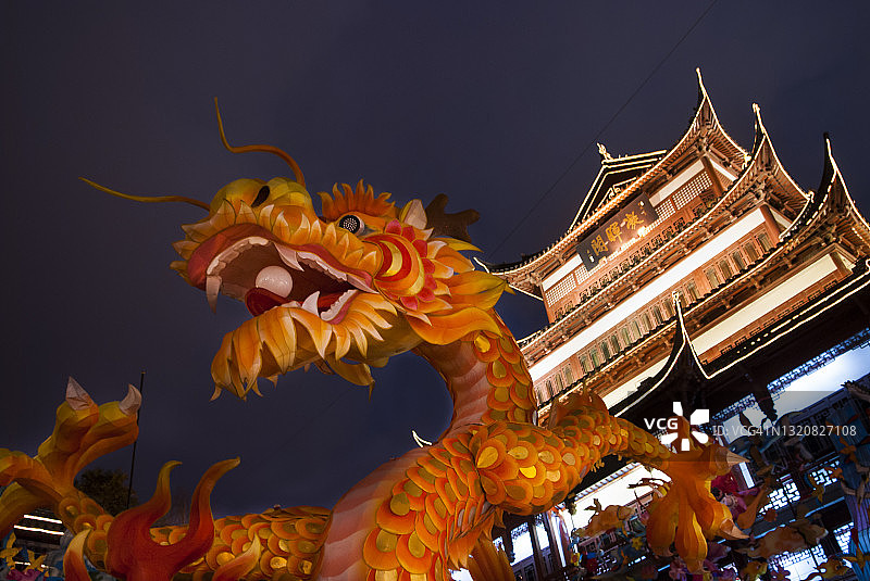 上海外滩豫园中国新年期间的龙灯图片素材