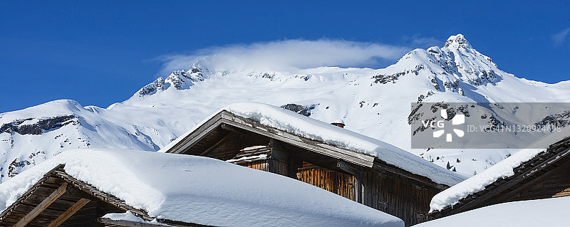 奥地利雪景中的阿尔卑斯小屋图片素材