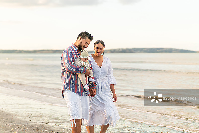 迷人的海上家庭氛围图片素材