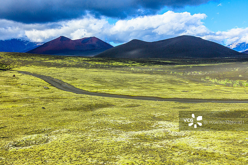托尔巴奇克火山周围的火山景观图片素材
