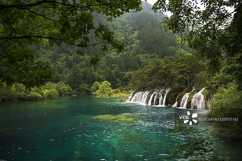 九寨沟国家公园的树正瀑布图片素材