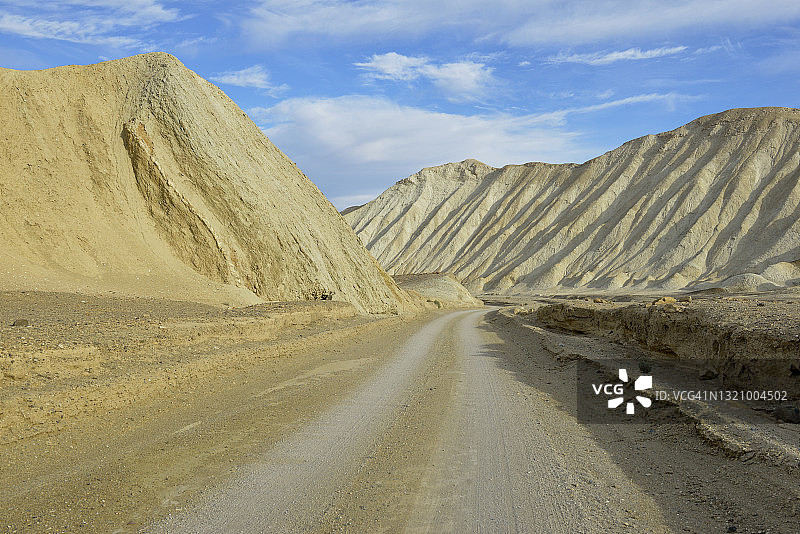 加利福尼亚死亡谷二十骡队峡谷泥土路图片素材