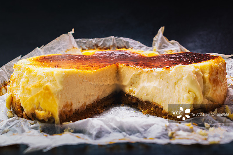 奶油烤帕尔马干酪意大利乳清干酪芝士蛋糕图片素材