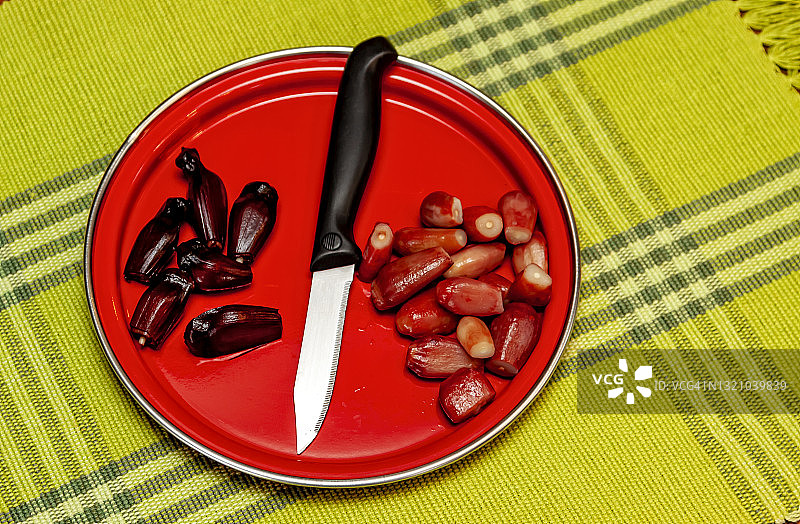 烹饪中的巴西松子俯视图图片素材
