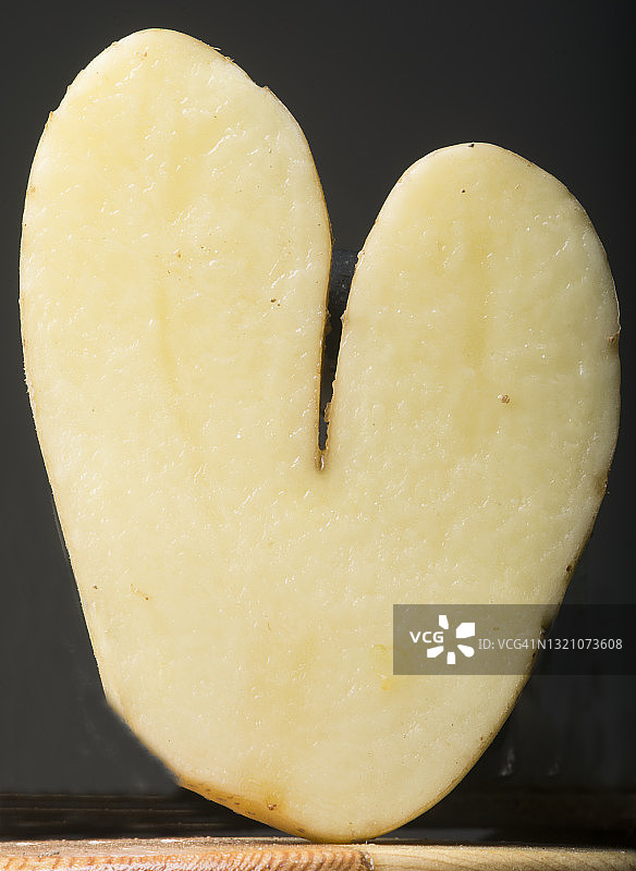 形状奇特的土豆图片素材