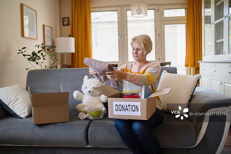 慈善捐款图片素材