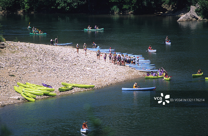 阿尔代什河上的阿尔代什峡谷，靠近阿尔克桥图片素材