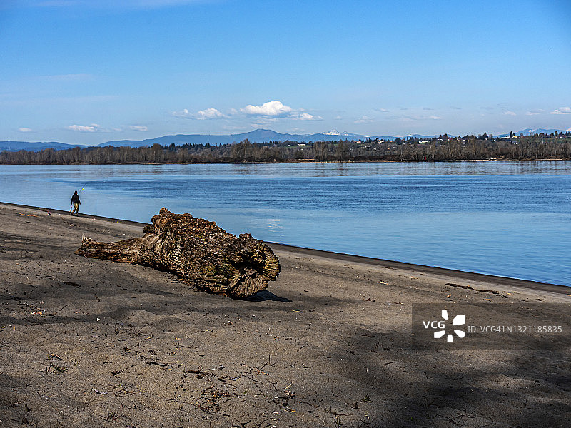 在哥伦比亚河钓鱼图片素材